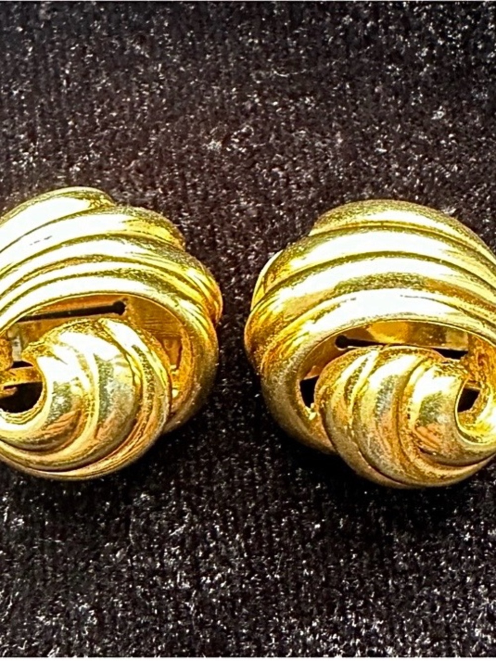 Vintage Christian Dior Signed Gold Tone Swirl Clip Earrings Gold knot